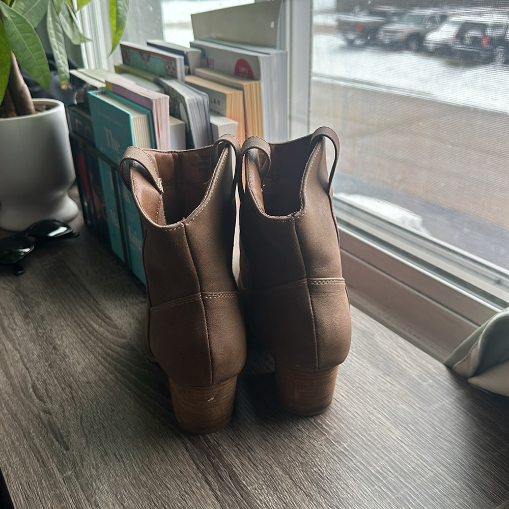 Tan Colored 8.5 , I Have Only Worn Once For My Ne… - image 2